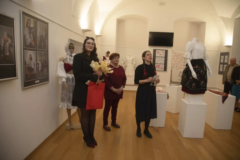 Instagram post from czkidn. This post is in position 0.