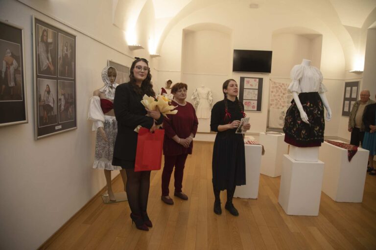 Instagram post from czkidn. This post is in position 5.