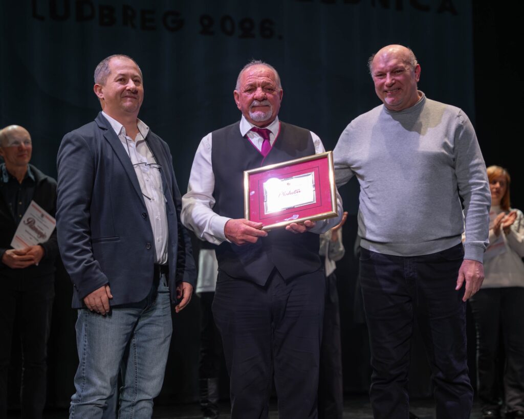 Instagram post from czkidn. This post is in position 8.