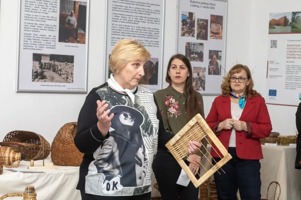 Instagram post from czkidn. This post is in position 3.