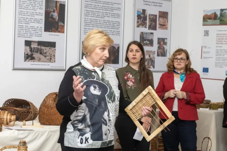 Instagram post from czkidn. This post is in position 3.